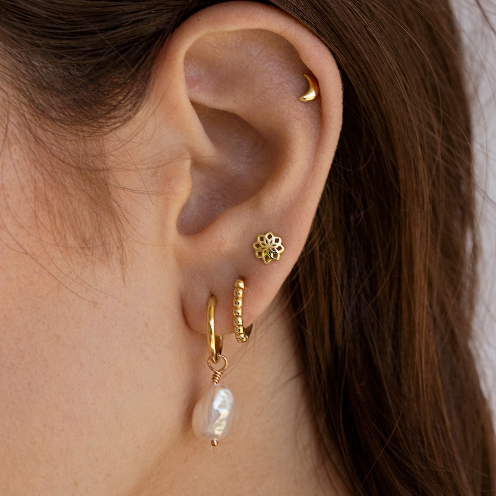 keshi-pearl-gold-hoop-huggie-earring
