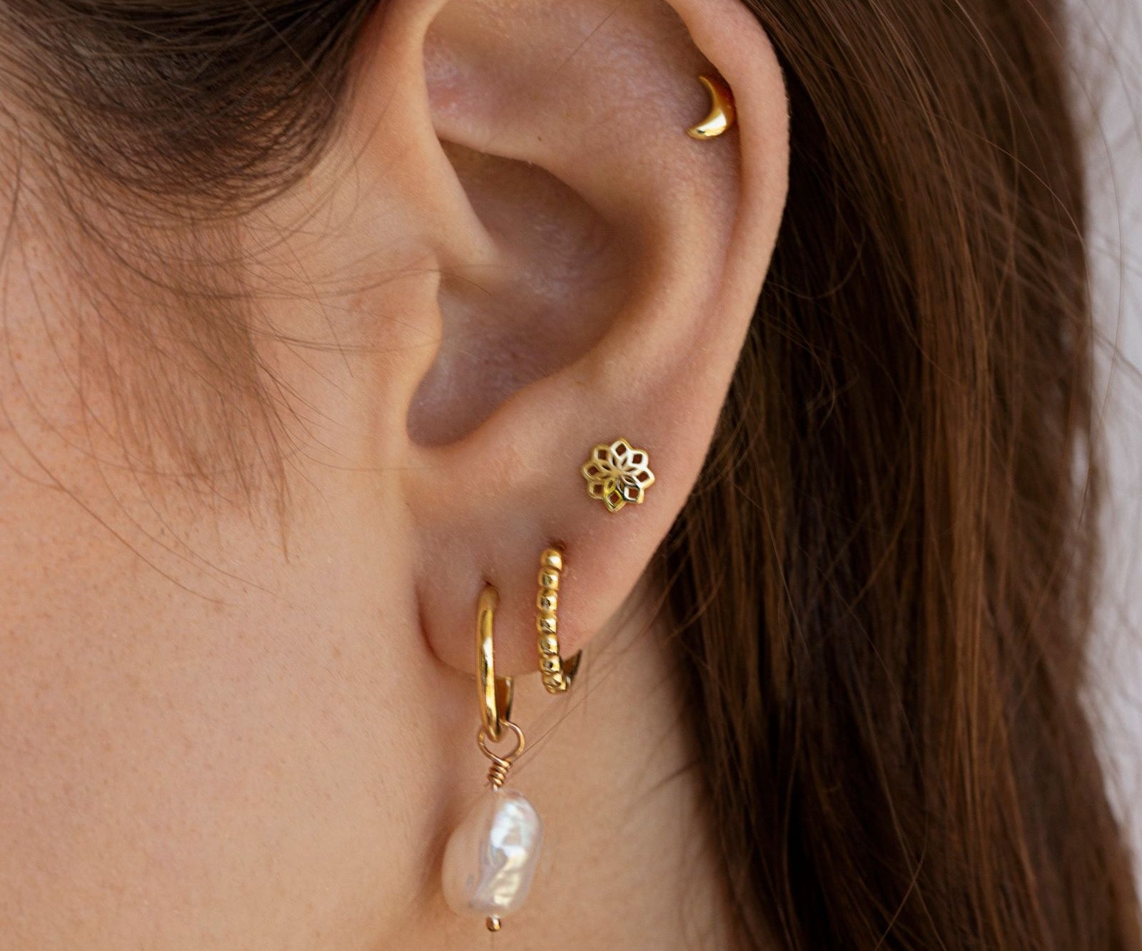 keshi-pearl-gold-hoop-huggie-earring