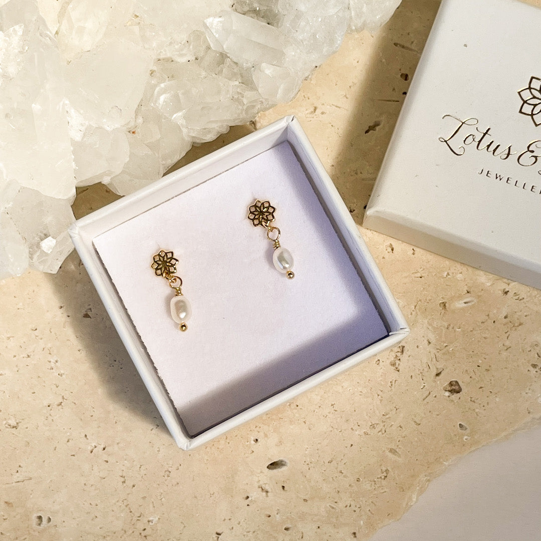 Lotus Pearl Stud Gold
